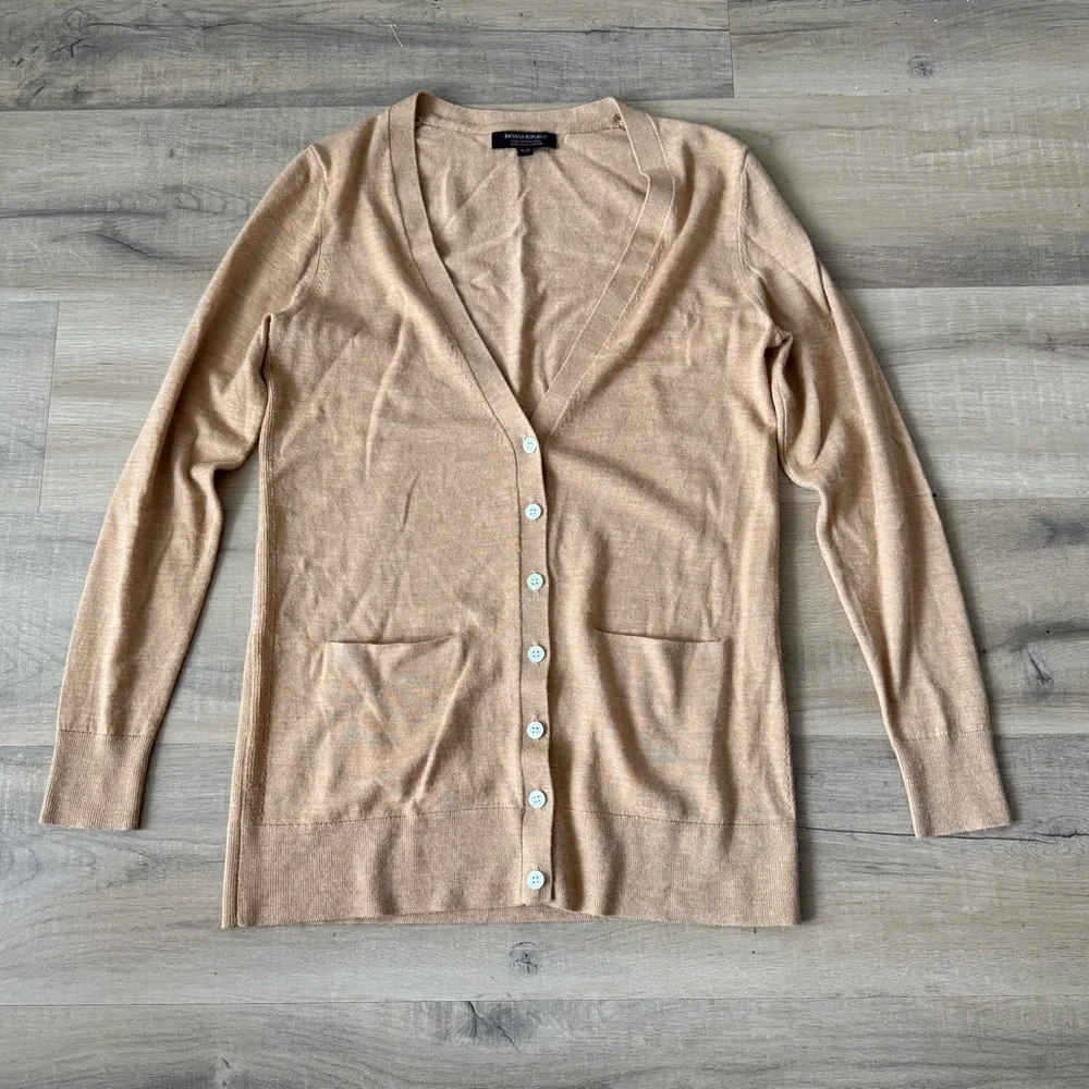 Banana Republic beige merino wool v neck cardigan - Small - Picture 2 of 4